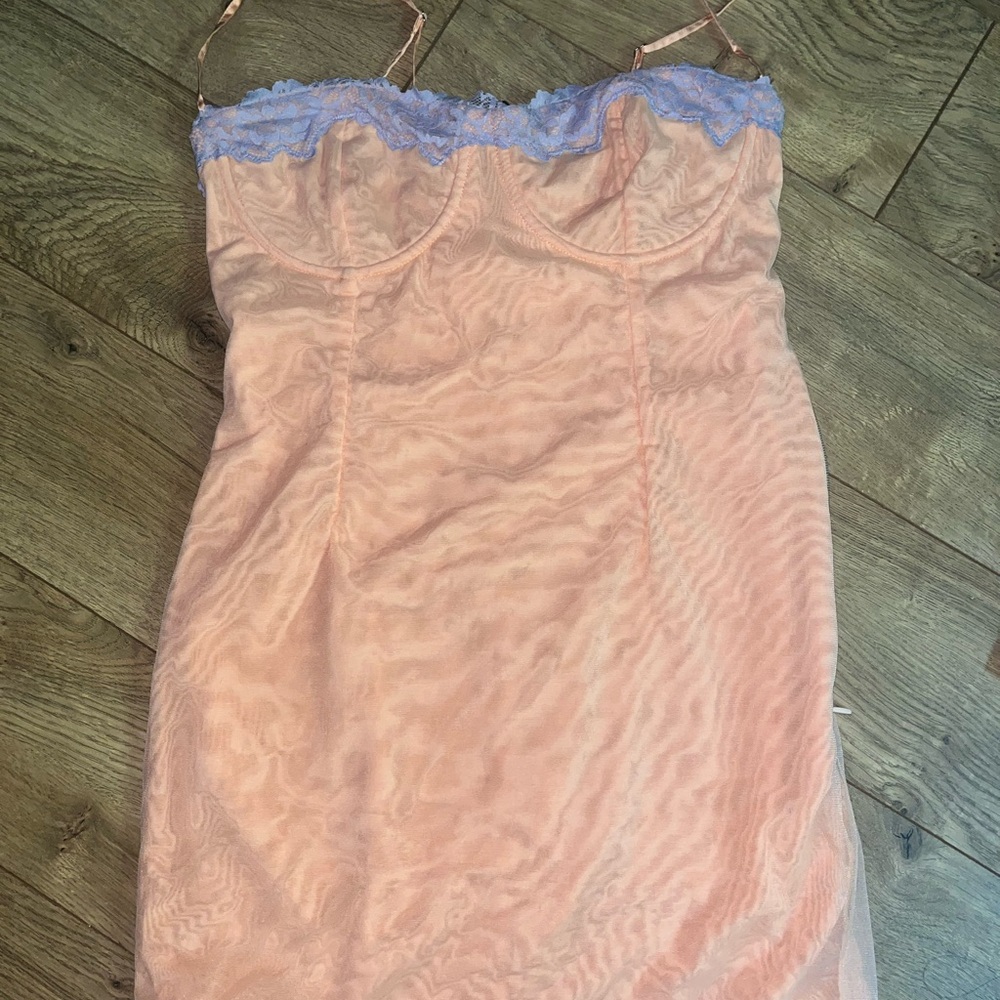 House of CB Peach and Lavender Lace mini dress SIZE LARGE NEW WITH FLAWS